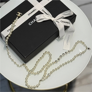 {{productViewItem.photos[photoViewList.activeNavIndex].Alt || productViewItem.photos[photoViewList.activeNavIndex].Description || 'Пояс CHANEL'}}