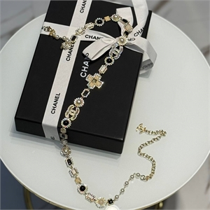 {{productViewItem.photos[photoViewList.activeNavIndex].Alt || productViewItem.photos[photoViewList.activeNavIndex].Description || 'Пояс CHANEL'}}