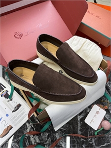 {{productViewItem.photos[photoViewList.activeNavIndex].Alt || productViewItem.photos[photoViewList.activeNavIndex].Description || 'Лоферы LP со вставками крокодила'}}