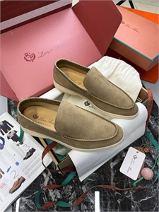 {{productViewItem.photos[photoViewList.activeNavIndex].Alt || productViewItem.photos[photoViewList.activeNavIndex].Description || 'Лоферы LP со вставками крокодила'}}