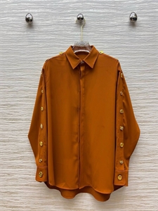 {{productViewItem.photos[photoViewList.activeNavIndex].Alt || productViewItem.photos[photoViewList.activeNavIndex].Description || 'Рубашка Schiaparelli'}}