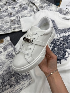 {{productViewItem.photos[photoViewList.activeNavIndex].Alt || productViewItem.photos[photoViewList.activeNavIndex].Description || 'Кеды HERMES'}}
