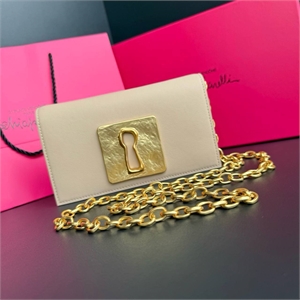{{productViewItem.photos[photoViewList.activeNavIndex].Alt || productViewItem.photos[photoViewList.activeNavIndex].Description || 'Сумка Schiaparelli'}}