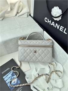 {{productViewItem.photos[photoViewList.activeNavIndex].Alt || productViewItem.photos[photoViewList.activeNavIndex].Description || 'Сумка CHANEL'}}