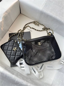 {{productViewItem.photos[photoViewList.activeNavIndex].Alt || productViewItem.photos[photoViewList.activeNavIndex].Description || 'Сумка CHANEL'}}