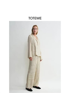 {{productViewItem.photos[photoViewList.activeNavIndex].Alt || productViewItem.photos[photoViewList.activeNavIndex].Description || 'Костюм TOTEME'}}