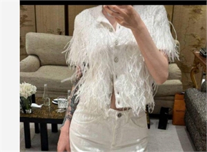 {{productViewItem.photos[photoViewList.activeNavIndex].Alt || productViewItem.photos[photoViewList.activeNavIndex].Description || 'Кардиган CHANEL'}}