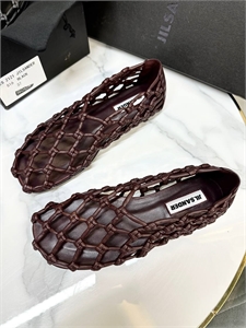 {{productViewItem.photos[photoViewList.activeNavIndex].Alt || productViewItem.photos[photoViewList.activeNavIndex].Description || 'Балетки JIL SANDER'}}