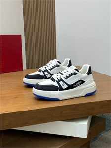 {{productViewItem.photos[photoViewList.activeNavIndex].Alt || productViewItem.photos[photoViewList.activeNavIndex].Description || 'Кроссовки VALENTINO'}}