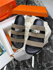 {{productViewItem.photos[photoViewList.activeNavIndex].Alt || productViewItem.photos[photoViewList.activeNavIndex].Description || 'Тапочки HERMES'}}