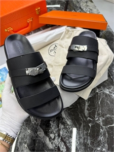 {{productViewItem.photos[photoViewList.activeNavIndex].Alt || productViewItem.photos[photoViewList.activeNavIndex].Description || 'Тапочки HERMES'}}