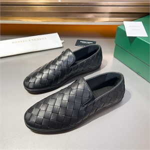 {{productViewItem.photos[photoViewList.activeNavIndex].Alt || productViewItem.photos[photoViewList.activeNavIndex].Description || 'Лоферы BOTTEGA VENETA'}}