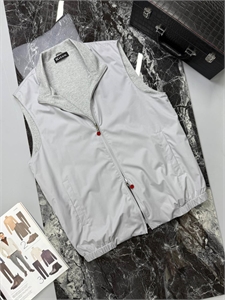 {{productViewItem.photos[photoViewList.activeNavIndex].Alt || productViewItem.photos[photoViewList.activeNavIndex].Description || 'Жилет KITON'}}
