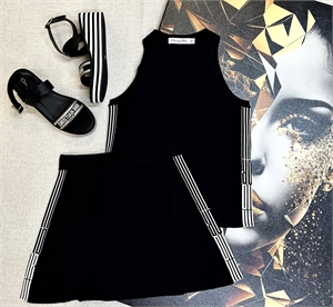 {{productViewItem.photos[photoViewList.activeNavIndex].Alt || productViewItem.photos[photoViewList.activeNavIndex].Description || 'Костюм DIOR'}}