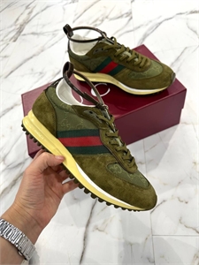 {{productViewItem.photos[photoViewList.activeNavIndex].Alt || productViewItem.photos[photoViewList.activeNavIndex].Description || 'Кроссовки GUCCI'}}