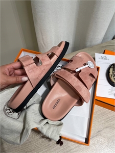 {{productViewItem.photos[photoViewList.activeNavIndex].Alt || productViewItem.photos[photoViewList.activeNavIndex].Description || 'Тапочки HERMES'}}