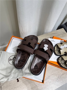 {{productViewItem.photos[photoViewList.activeNavIndex].Alt || productViewItem.photos[photoViewList.activeNavIndex].Description || 'Тапочки HERMES'}}