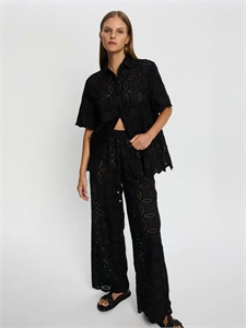{{productViewItem.photos[photoViewList.activeNavIndex].Alt || productViewItem.photos[photoViewList.activeNavIndex].Description || 'Костюм JASMINE'}}