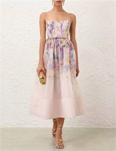 {{productViewItem.photos[photoViewList.activeNavIndex].Alt || productViewItem.photos[photoViewList.activeNavIndex].Description || 'Платье ZIMMERMANN'}}