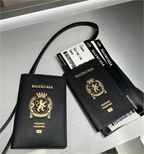 {{productViewItem.photos[photoViewList.activeNavIndex].Alt || productViewItem.photos[photoViewList.activeNavIndex].Description || 'Портмоне BALENCIAGA'}}