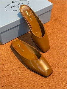 {{productViewItem.photos[photoViewList.activeNavIndex].Alt || productViewItem.photos[photoViewList.activeNavIndex].Description || 'Тапочки PRADA'}}
