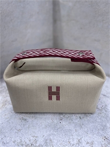 {{productViewItem.photos[photoViewList.activeNavIndex].Alt || productViewItem.photos[photoViewList.activeNavIndex].Description || 'Косметичка HERMES'}}