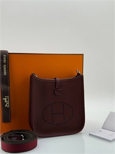 {{productViewItem.photos[photoViewList.activeNavIndex].Alt || productViewItem.photos[photoViewList.activeNavIndex].Description || 'Сумка HERMES'}}
