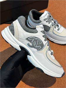 {{productViewItem.photos[photoViewList.activeNavIndex].Alt || productViewItem.photos[photoViewList.activeNavIndex].Description || 'Кроссовки CHANEL'}}