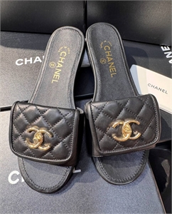 {{productViewItem.photos[photoViewList.activeNavIndex].Alt || productViewItem.photos[photoViewList.activeNavIndex].Description || 'Тапочки CHANEL'}}