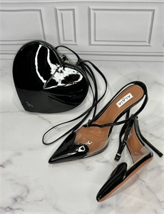{{productViewItem.photos[photoViewList.activeNavIndex].Alt || productViewItem.photos[photoViewList.activeNavIndex].Description || 'Туфли ALAIA'}}