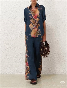 {{productViewItem.photos[photoViewList.activeNavIndex].Alt || productViewItem.photos[photoViewList.activeNavIndex].Description || 'Костюм ZIMMERMANN'}}