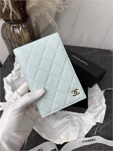 {{productViewItem.photos[photoViewList.activeNavIndex].Alt || productViewItem.photos[photoViewList.activeNavIndex].Description || 'Обложка CHANEL'}}