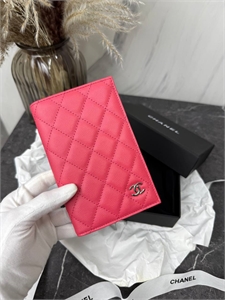 {{productViewItem.photos[photoViewList.activeNavIndex].Alt || productViewItem.photos[photoViewList.activeNavIndex].Description || 'Обложка CHANEL'}}