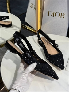 {{productViewItem.photos[photoViewList.activeNavIndex].Alt || productViewItem.photos[photoViewList.activeNavIndex].Description || 'Туфли DIOR'}}