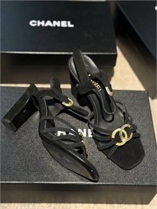 {{productViewItem.photos[photoViewList.activeNavIndex].Alt || productViewItem.photos[photoViewList.activeNavIndex].Description || 'Босоножки CHANEL'}}