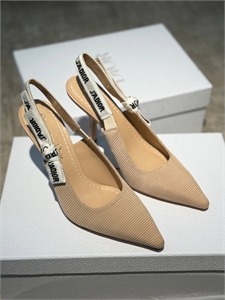 {{productViewItem.photos[photoViewList.activeNavIndex].Alt || productViewItem.photos[photoViewList.activeNavIndex].Description || 'Туфли DIOR'}}