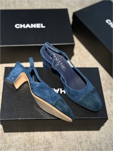 {{productViewItem.photos[photoViewList.activeNavIndex].Alt || productViewItem.photos[photoViewList.activeNavIndex].Description || 'Туфли CHANEL'}}