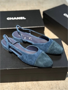 {{productViewItem.photos[photoViewList.activeNavIndex].Alt || productViewItem.photos[photoViewList.activeNavIndex].Description || 'Туфли CHANEL'}}