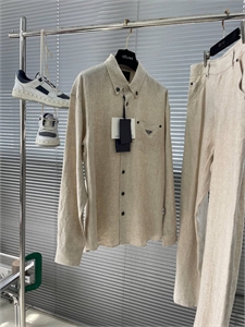 {{productViewItem.photos[photoViewList.activeNavIndex].Alt || productViewItem.photos[photoViewList.activeNavIndex].Description || 'Костюм из льна PRADA'}}