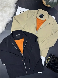 {{productViewItem.photos[photoViewList.activeNavIndex].Alt || productViewItem.photos[photoViewList.activeNavIndex].Description || 'Ветровка ZEGNA'}}