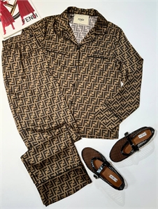 {{productViewItem.photos[photoViewList.activeNavIndex].Alt || productViewItem.photos[photoViewList.activeNavIndex].Description || 'Костюм FENDI'}}