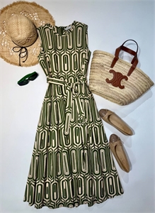 {{productViewItem.photos[photoViewList.activeNavIndex].Alt || productViewItem.photos[photoViewList.activeNavIndex].Description || 'Платье MAX MARA'}}