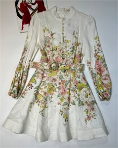 {{productViewItem.photos[photoViewList.activeNavIndex].Alt || productViewItem.photos[photoViewList.activeNavIndex].Description || 'Платье ZIMMERMANN'}}
