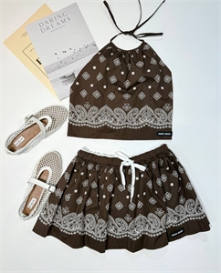 {{productViewItem.photos[photoViewList.activeNavIndex].Alt || productViewItem.photos[photoViewList.activeNavIndex].Description || 'Костюм MIU MIU'}}