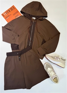 {{productViewItem.photos[photoViewList.activeNavIndex].Alt || productViewItem.photos[photoViewList.activeNavIndex].Description || 'Костюм BRUNELLO CUCINELLI'}}