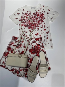 {{productViewItem.photos[photoViewList.activeNavIndex].Alt || productViewItem.photos[photoViewList.activeNavIndex].Description || 'Костюм DIOR'}}