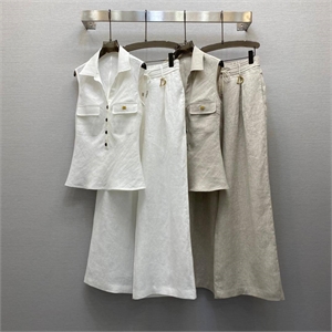 {{productViewItem.photos[photoViewList.activeNavIndex].Alt || productViewItem.photos[photoViewList.activeNavIndex].Description || 'Костюм DIOR'}}