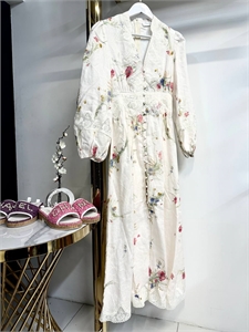 {{productViewItem.photos[photoViewList.activeNavIndex].Alt || productViewItem.photos[photoViewList.activeNavIndex].Description || 'Платье ZIMMERMANN'}}