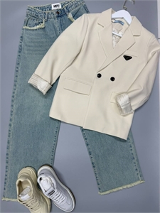 {{productViewItem.photos[photoViewList.activeNavIndex].Alt || productViewItem.photos[photoViewList.activeNavIndex].Description || 'Джинсы  MAISON MARGIELA'}}