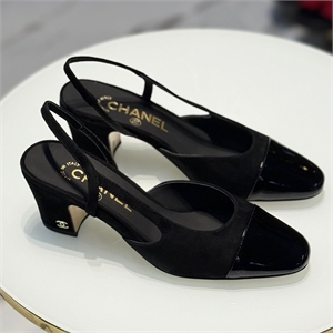 {{productViewItem.photos[photoViewList.activeNavIndex].Alt || productViewItem.photos[photoViewList.activeNavIndex].Description || 'Туфли CHANEL'}}